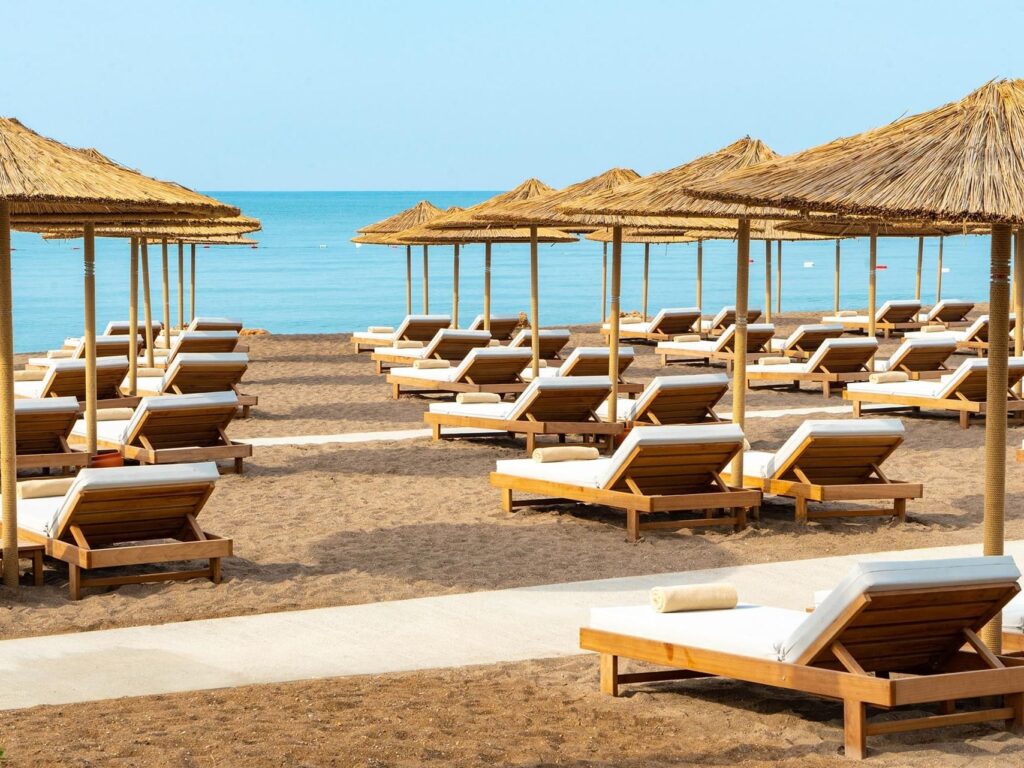 203-titanic-deluxe-lara-beach_standard