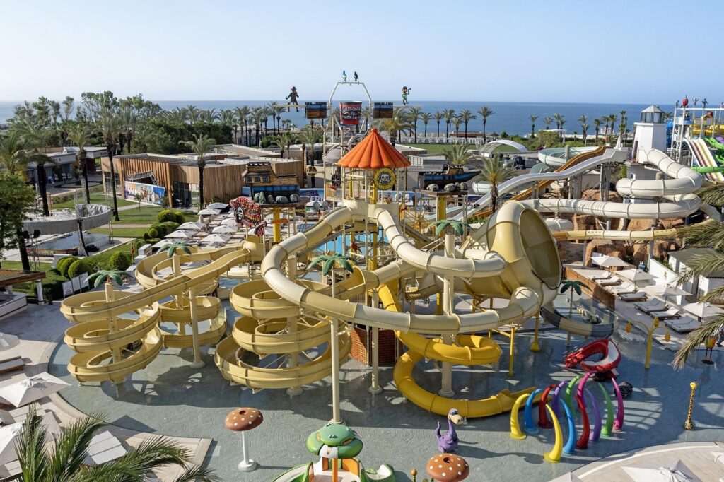 220-titanic-deluxe-lara-aquapark