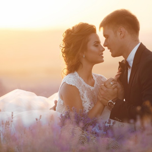 stunning-wedding-couple-bride-groom-sunset-lavender-1500×1000-20230112035030
